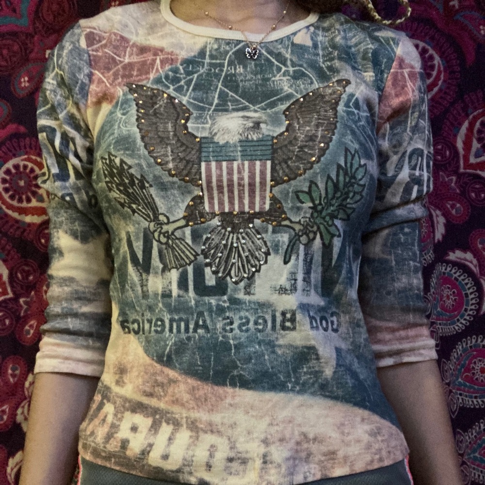 Super cute vintage eagle Rhinestone shirt.
